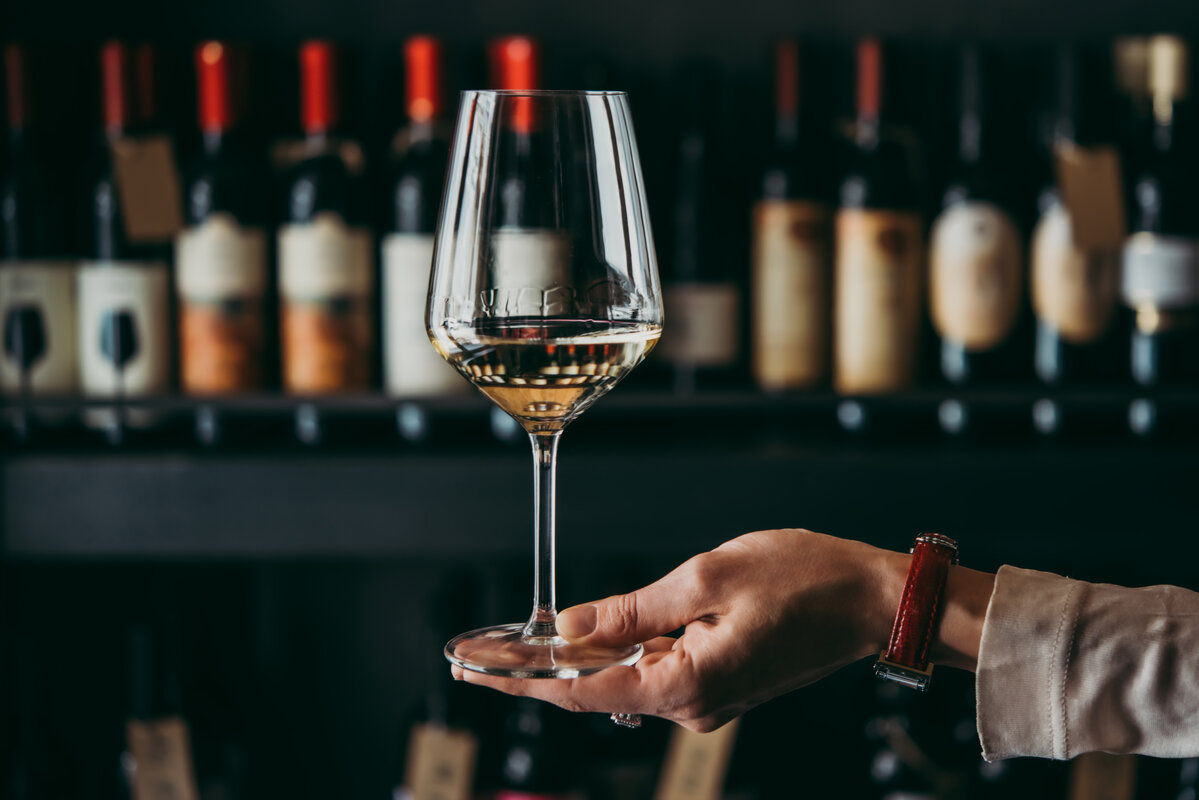 Professional wine pouring service